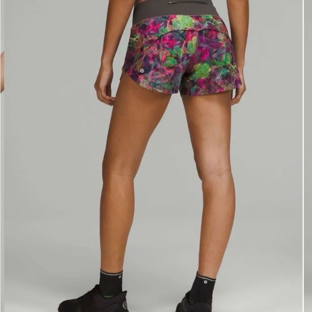 LULULEMON | Speed Up Mid Rise Lined Shorts Vivid Floral/Graphite Women’s Size 2